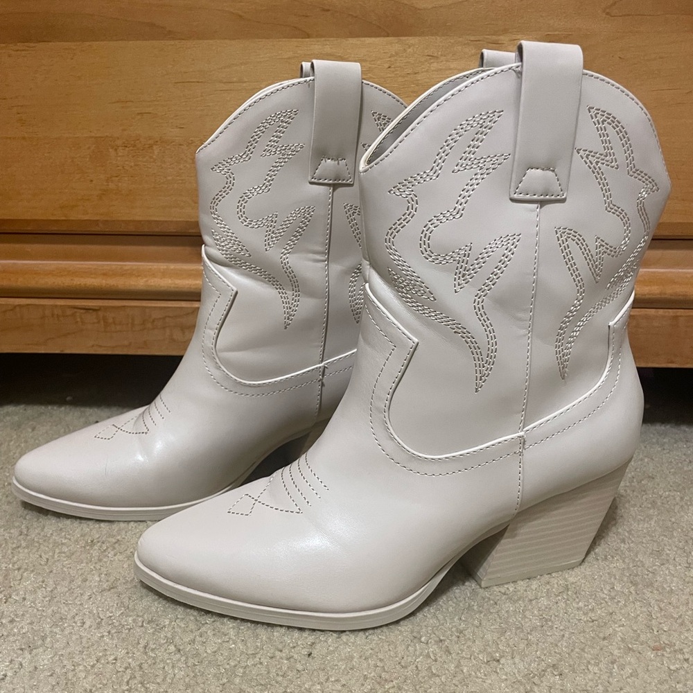 Soda “BLAZING” ~ Women Western Bootie Pointe Toe with Low Heel